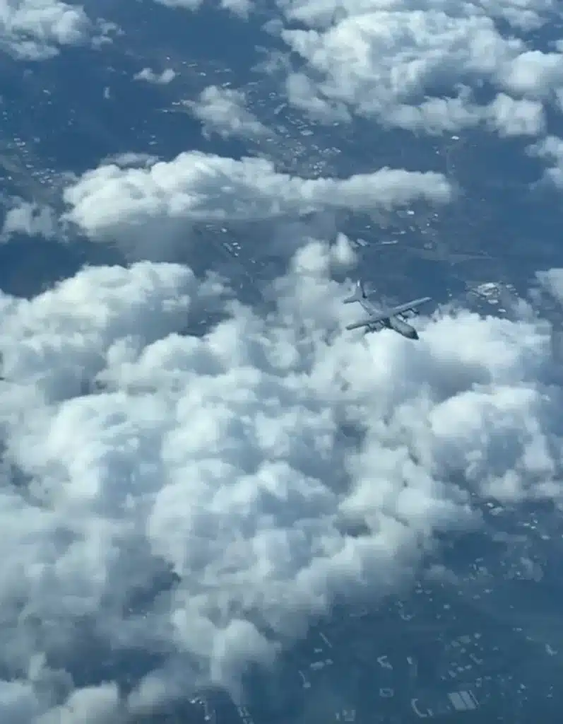 Mesmerizing video of planes crossing shows the blistering pace at which they fly