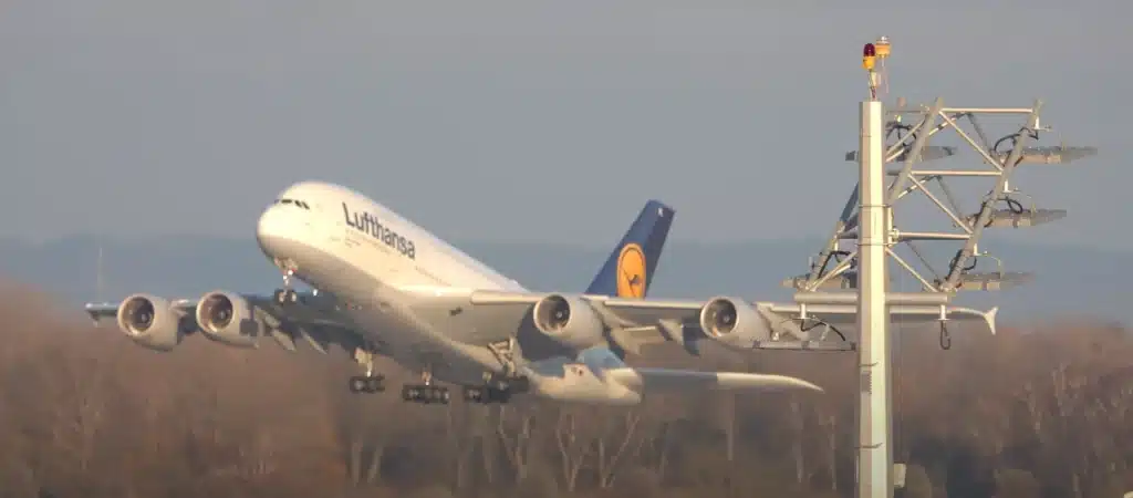 Airbus A380 pilot does 'extreme' wing wave during take-off