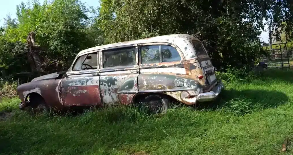 Farm in Minnesota packed full of old abandoned cars