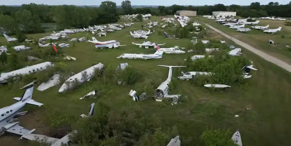 Aircraft cemetery where 2K planes are waiting to be recycled