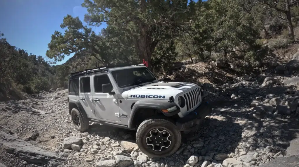 Tesla Cybertruck & Jeep Wrangler Rubicon Nevada off-roading