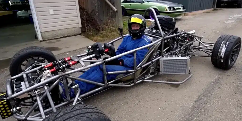 Man takes homemade F1 go-kart on nailbiting road drive