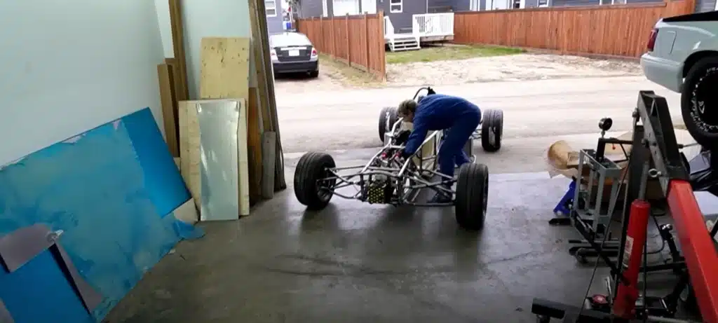 Man takes homemade F1 go-kart on nailbiting road drive