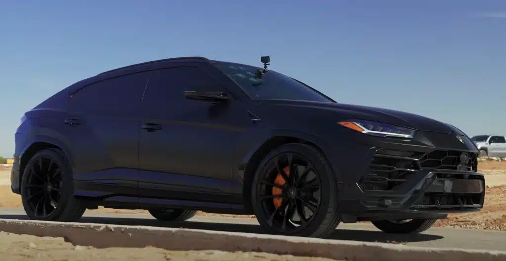 Tesla Cybertruck versus Lamborghini Urus in epic drag race