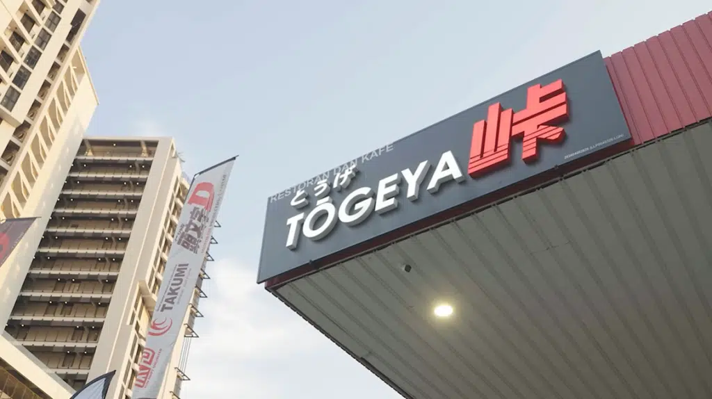Malaysian car enthusiasts built an Initial D gas station and it’s pure JDM heaven