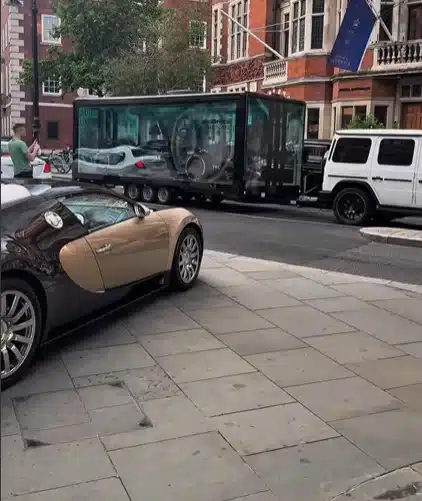 Mercedes-AMG F1 car somehow upstages $30 million Rolls-Royce Droptail and Bugatti Veyron in London