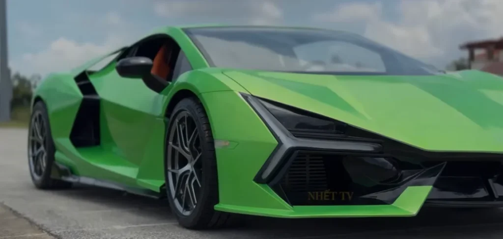 Men transform 90s Nissan into a Lamborghini Revuelto in 350 days