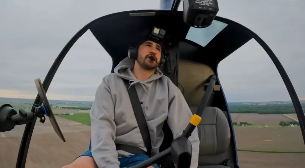 Missouri man has cops called on him after he flies his helicopter to try out new burger restaurant