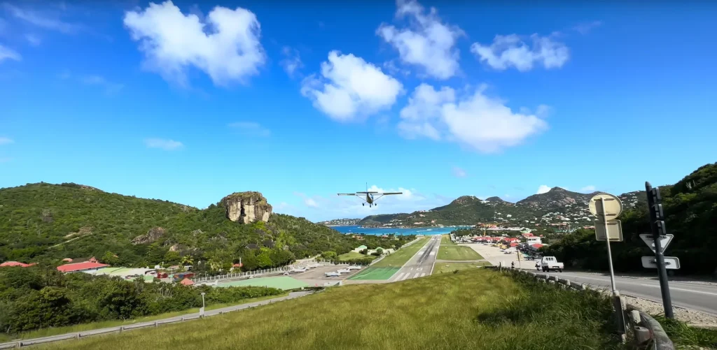 Man who has been landing at infamous airport in flight simulator since 9 years old attempts in a real Cessna