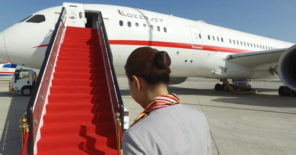 Man shows what it's like inside world's only privately owned BBJ Dreamliner and it's too nice to take your eyes off