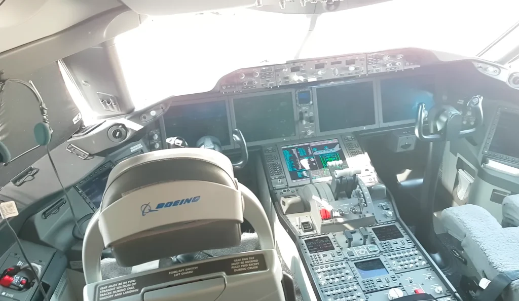 Man shows what it's like inside world's only privately owned BBJ Dreamliner and it's too nice to take your eyes off