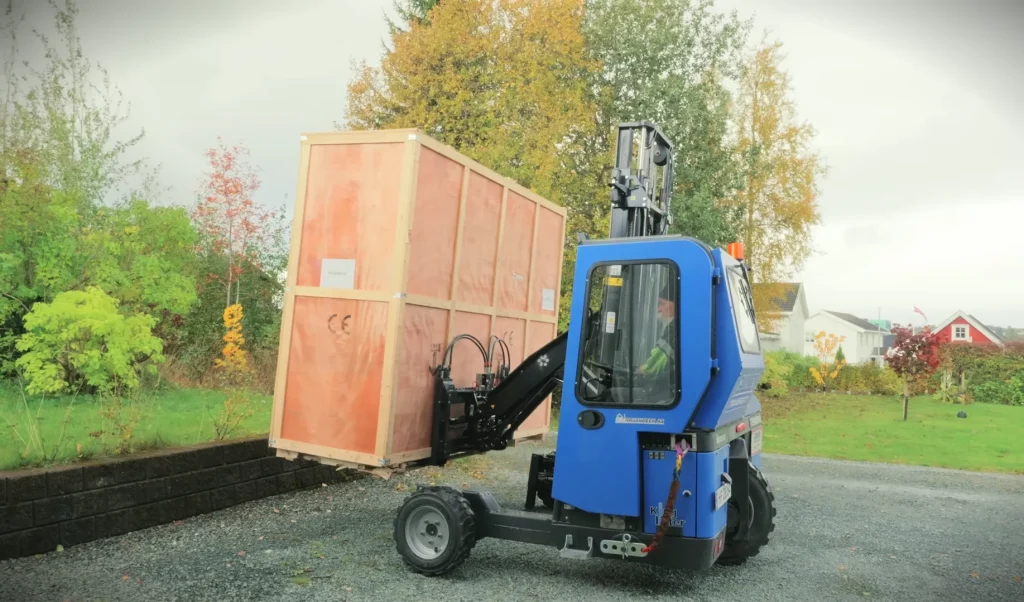 Man buys $12,000 excavator from Alibaba then unboxes something he's not sure whether he can fit in