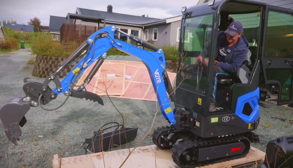 Man buys $12,000 excavator from Alibaba then unboxes something he's not sure whether he can fit in