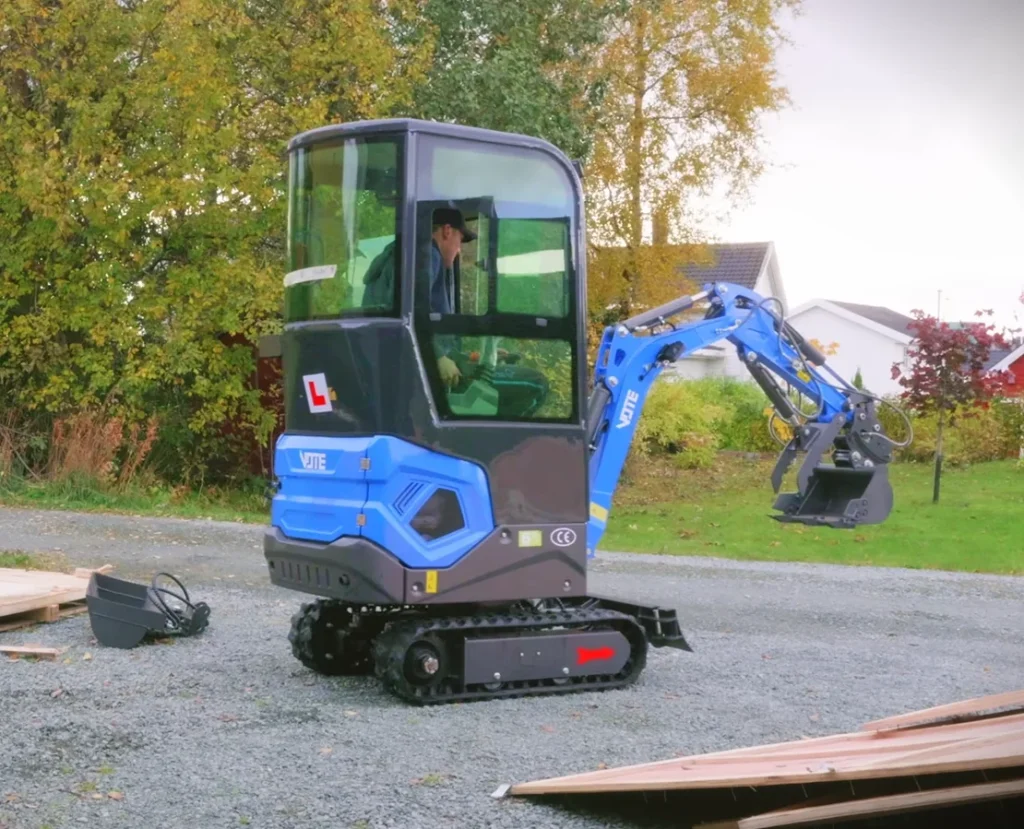 Man buys $12,000 excavator from Alibaba then unboxes something he's not sure whether he can fit in