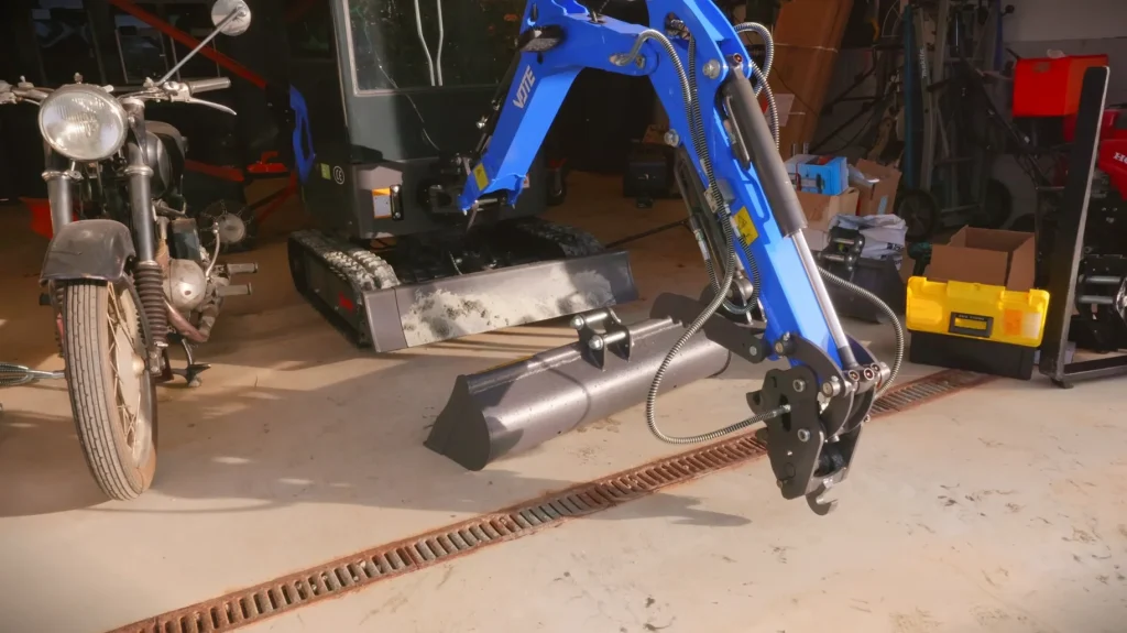 Man buys $12,000 excavator from Alibaba then unboxes something he's not sure whether he can fit in