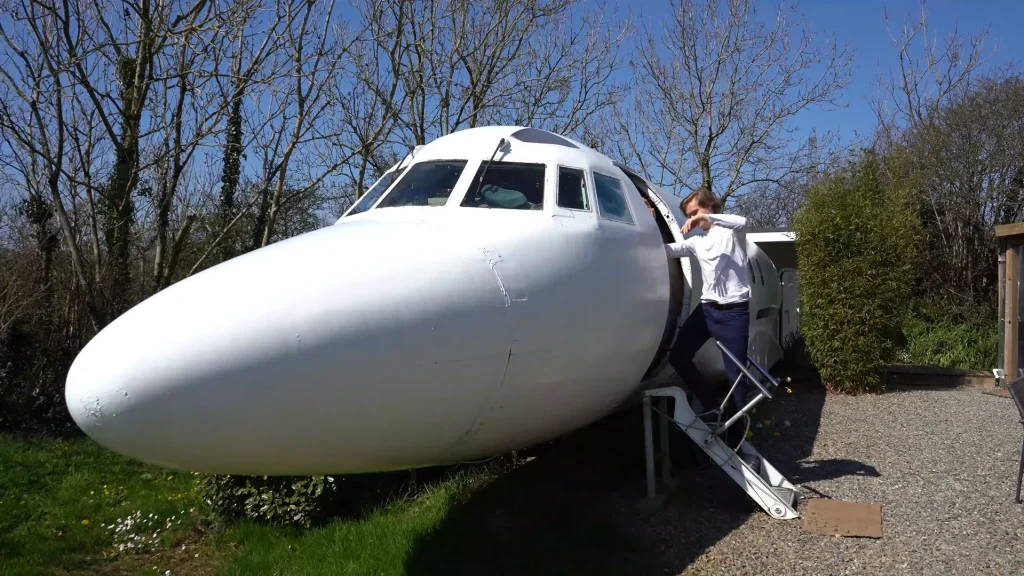 These guys saved an Emirates Airbus A320 from retirement and turned it into the most stunning Airbnb