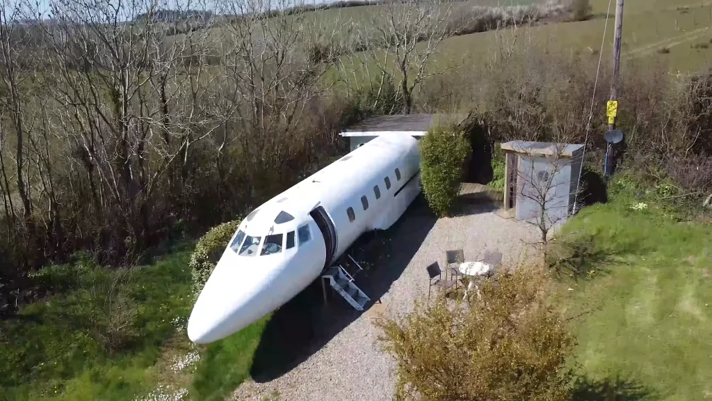 These guys saved an Emirates Airbus A320 from retirement and turned it into the most stunning Airbnb