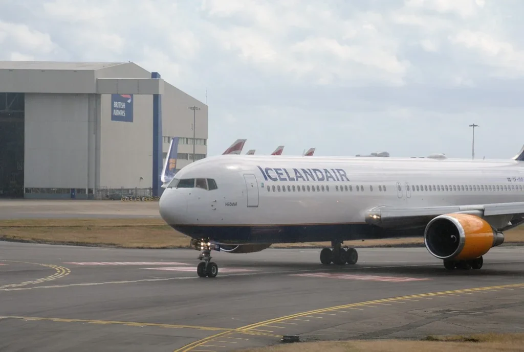 A retiring Icelandair pilot faces an aviation safety probe after a Boeing 757 performed a low-altitude pass over a town during a recent passenger Icelandair flight