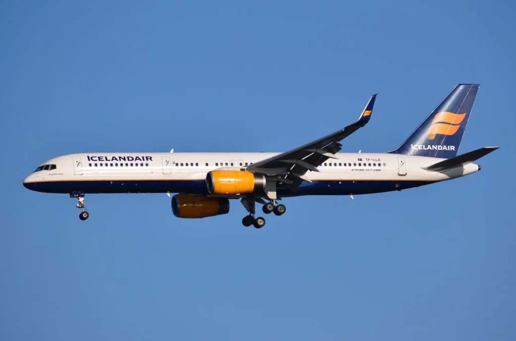 A retiring Icelandair pilot faces an aviation safety probe after a Boeing 757 performed a low-altitude pass over a town during a recent passenger Icelandair flight