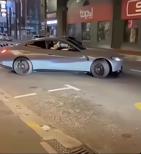 Video of two BMWs turning in the road shows the difference between a BMW driver and a BMW owner