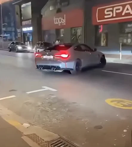 Video of two BMWs turning in the road shows the difference between a BMW driver and a BMW owner