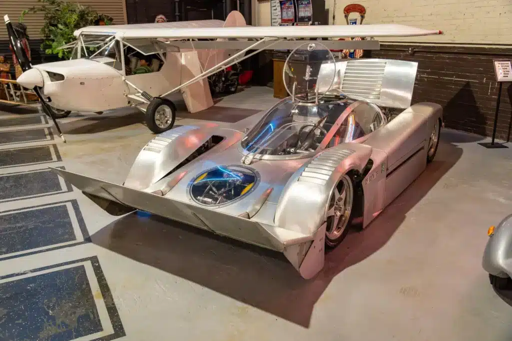Handbuilt amphibious car is an actual supercar on water roads