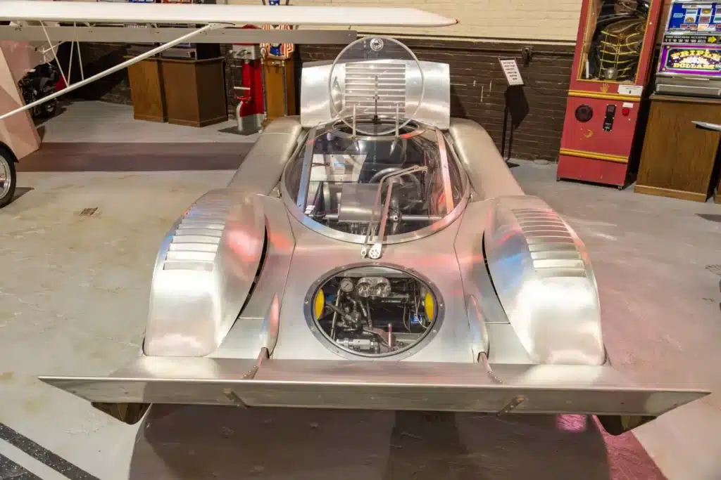 Handbuilt amphibious car is an actual supercar on water roads