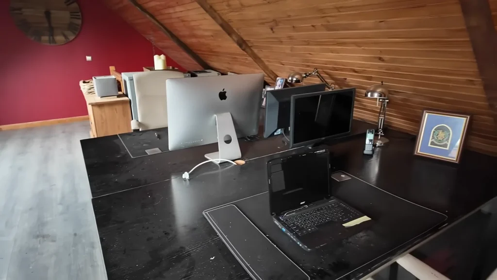 Guys say they’ve discovered a British secret agent’s abandoned mansion with cars left behind like nothing ever happened by the real-life James Bond