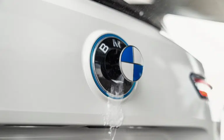BMW has introduced a self-cleaning camera for the front and rear of BMW cars