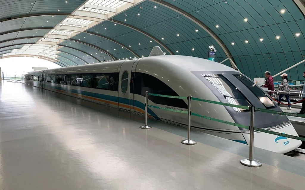 Driver's cabin of Shanghai maglev train that travels at 268mph looks absolutely nothing like what you'd expect