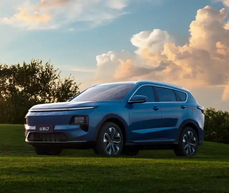 Chinese hybrid EV packs a gargantuan 932-mile range with its 355 HP