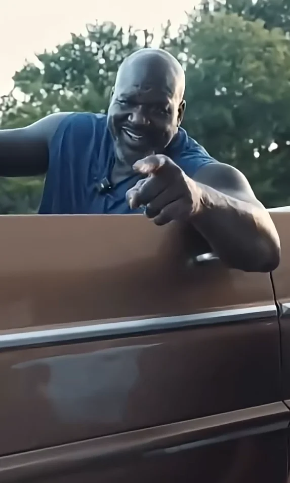 Shaq surprises people who were building his Impala boat with expensive custom jewelry during visit