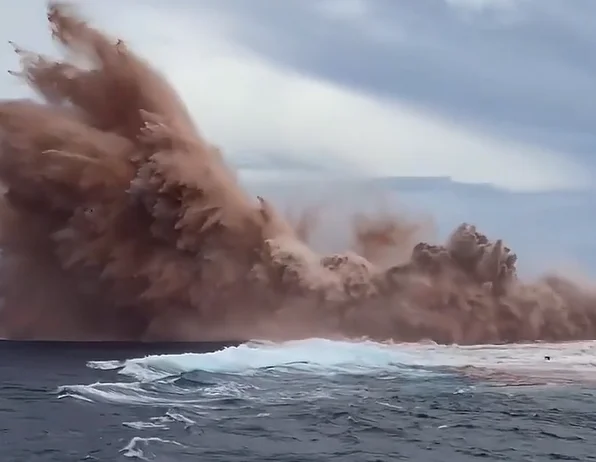 Video shows moment 1,115ft ship became the biggest ever to be intentionally sunk at sea