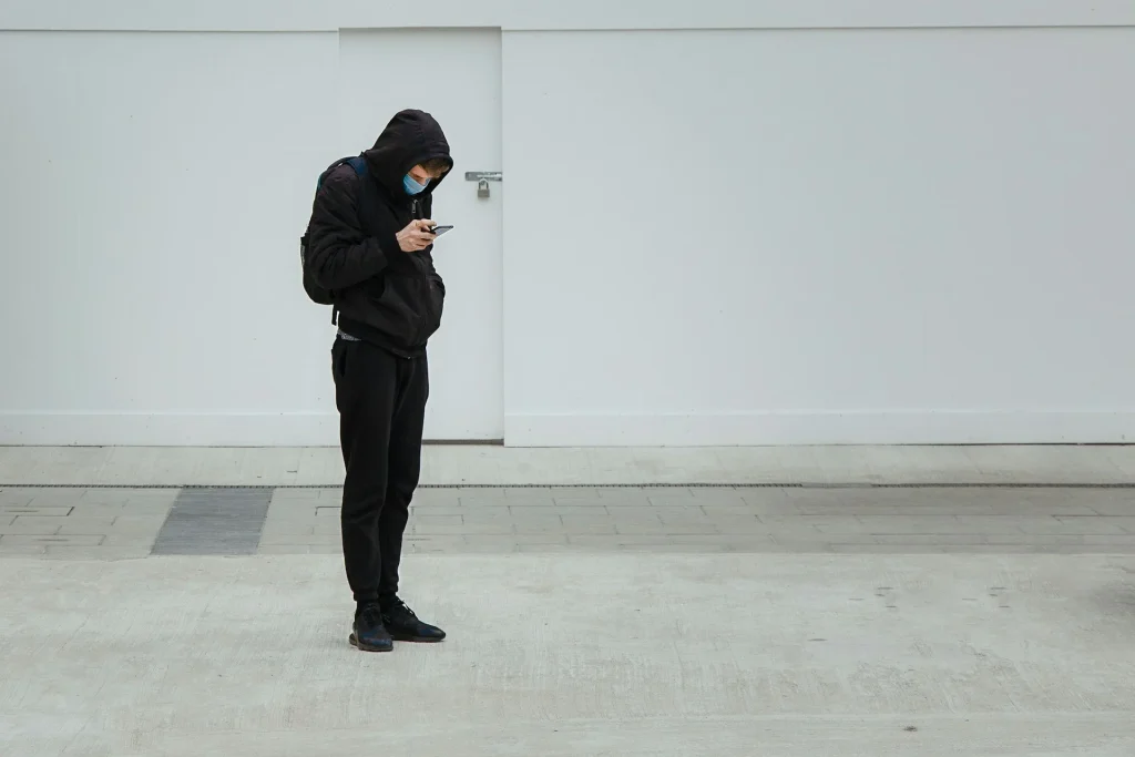 This 6-step Apple Shortcuts automation will take a picture of thief and send location if someone steals your iPhone and charges it