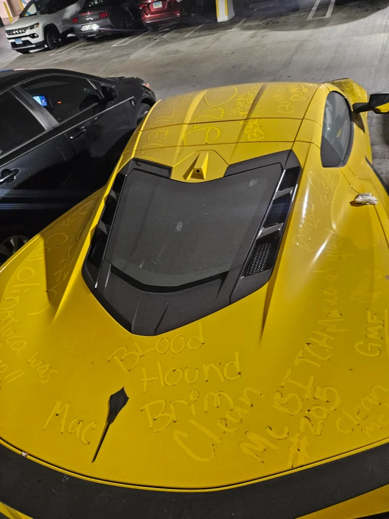 Somebody on Reddit spotted this gorgeous Chevy Corvette C8 abandoned in Miami