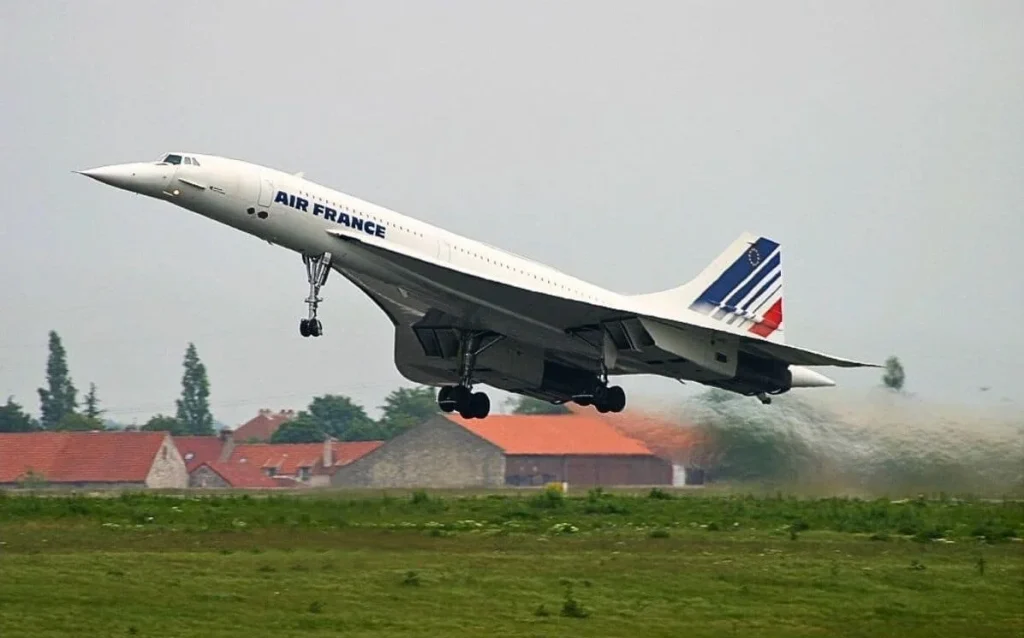 Somebody once filmed Concorde using afterburners while leaving Heathrow Airport in London lead