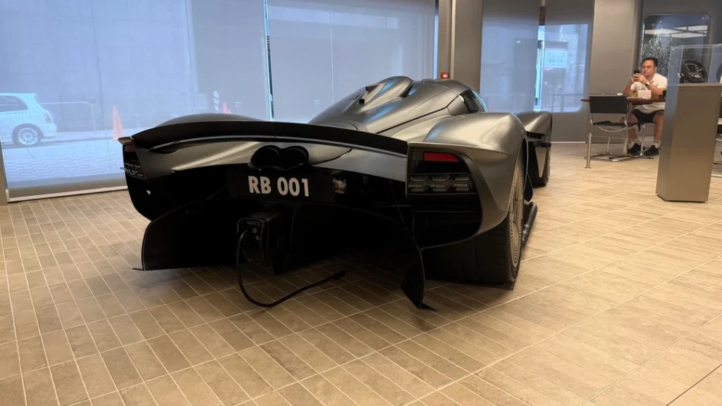 Somebody spotted an Aston Martin Valkyrie casually parked inside a Hong Kong cafe