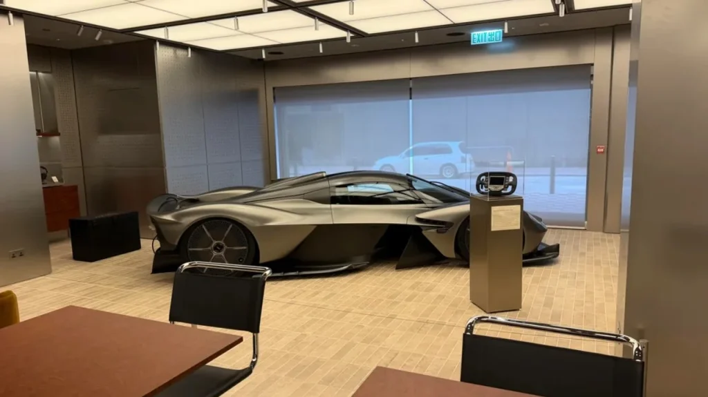 Somebody spotted an Aston Martin Valkyrie casually parked inside a Hong Kong cafe