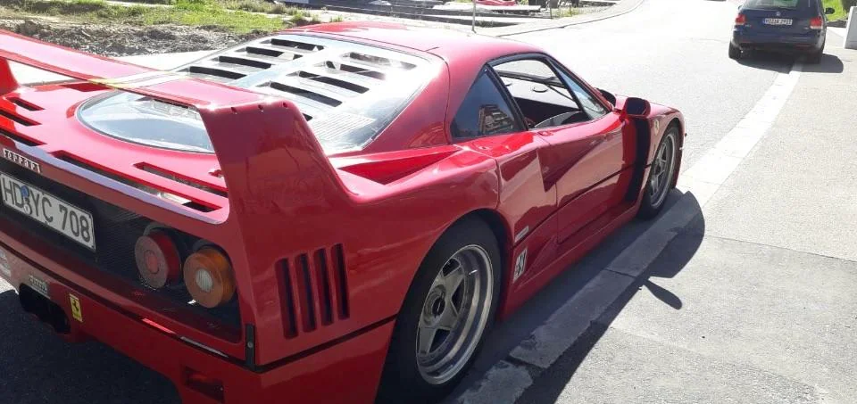 Somebody's grandma spotted this Ferrari F40 in Germany and the first thing we have to say is that Grandma is obviously a natural-born car spotter