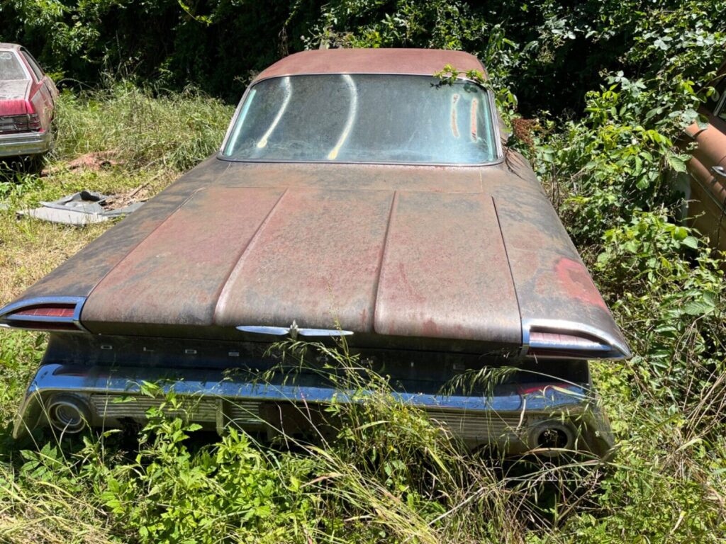 Someone found a rare 1960 Olds 98 parked in a bush then put it on eBay