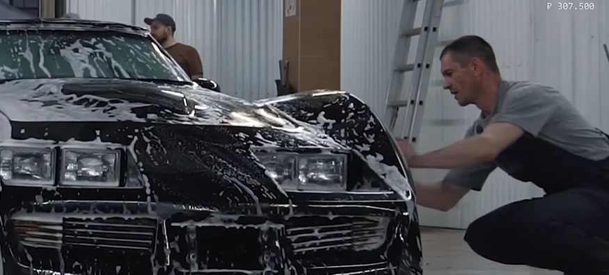 US men buy abandoned garage for $17,000 and find an unbelievable sports car hiding inside as a surprise
