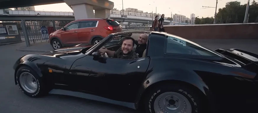 US men buy abandoned garage for $17,000 and find an unbelievable sports car hiding inside as a surprise