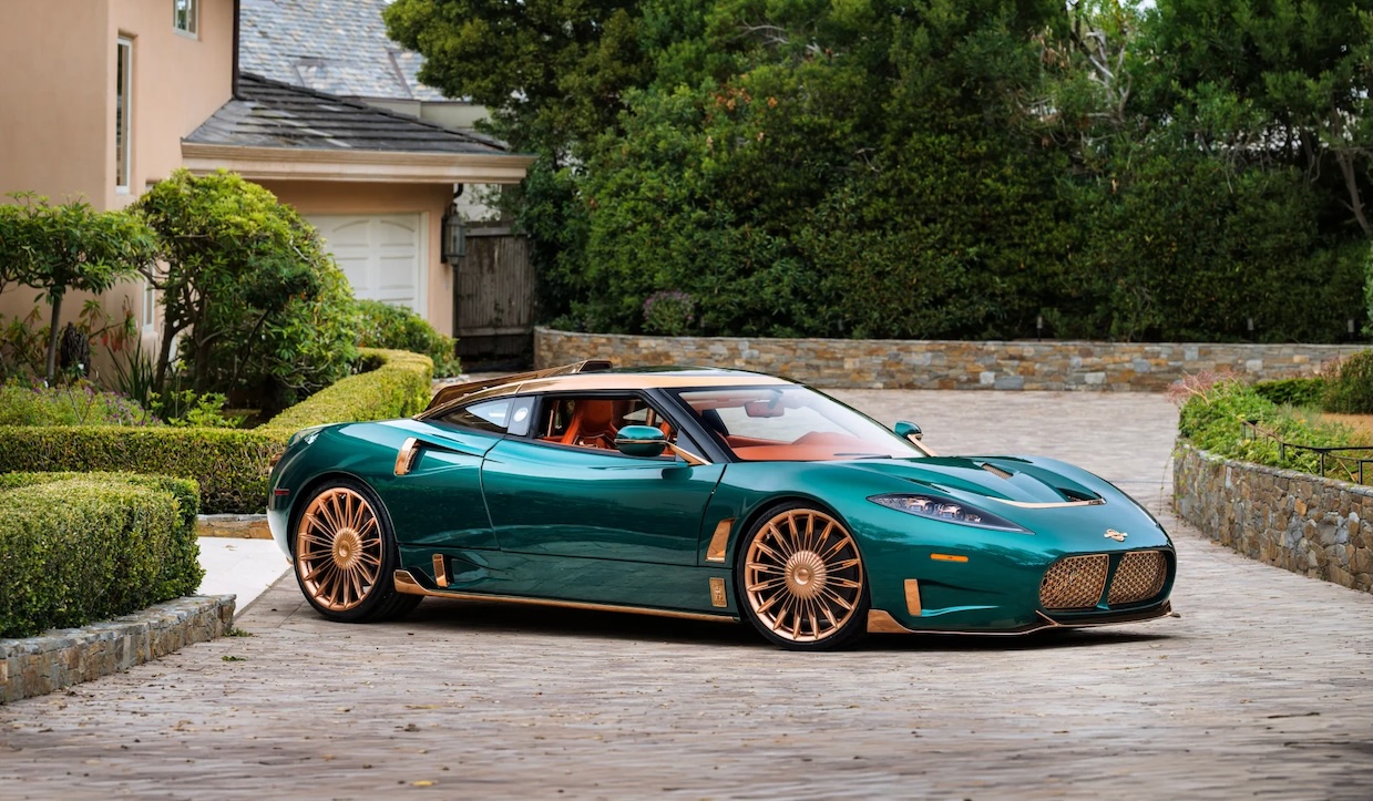Supercar Blondie gets up close with this brand new 1-of-25 Spyker and she's stunned by all the gold details both inside and outside the car