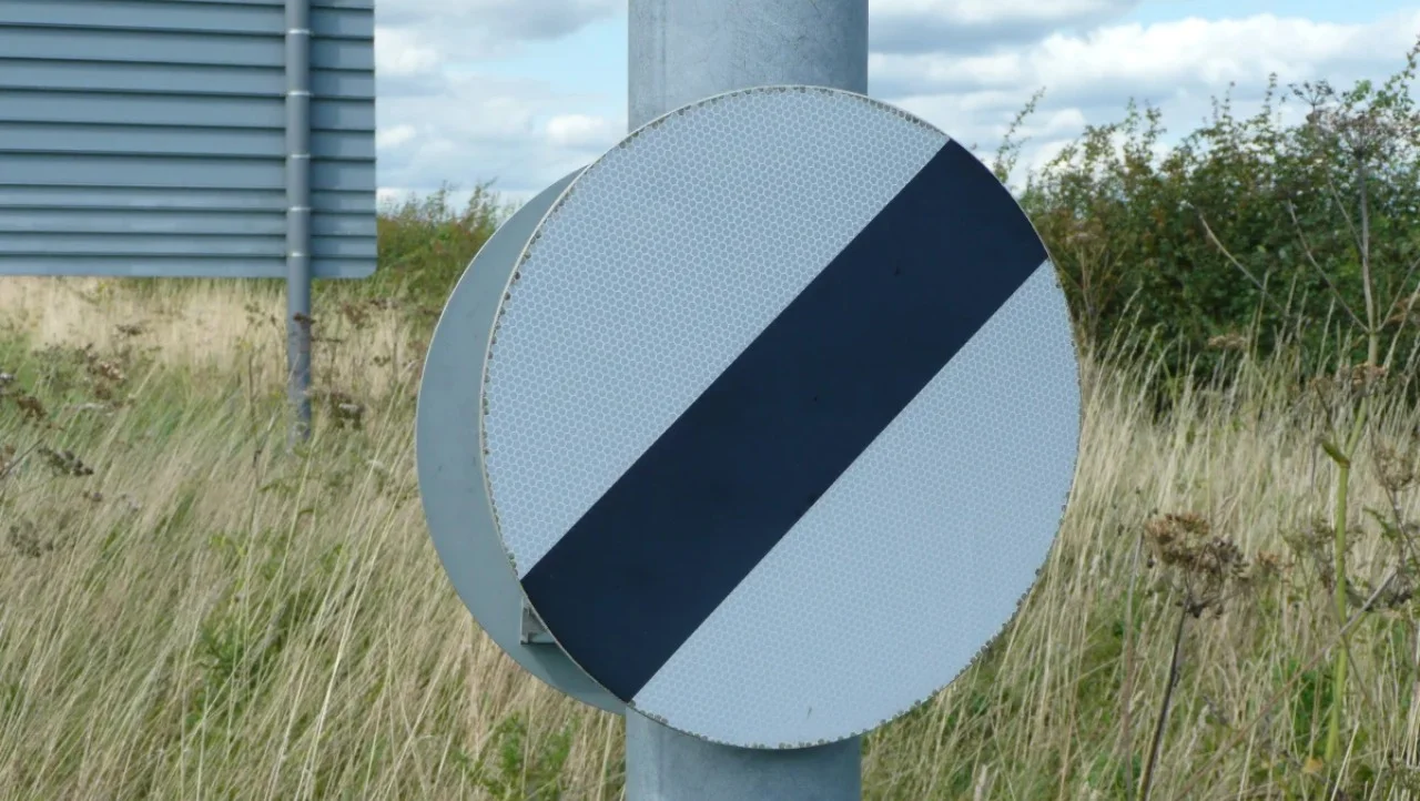 People are convinced that '99% of drivers' don't actually know what this road sign means despite it being very common