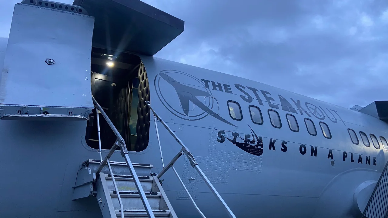 There's a Boeing 737 that's been turned into a restaurant and I went to see what it's like