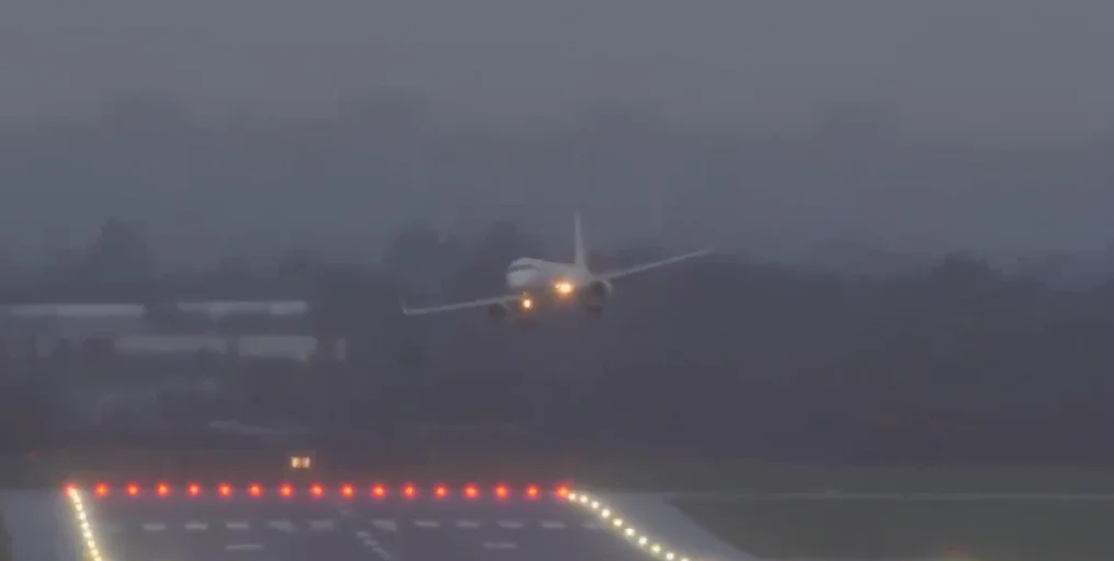 Wild footage shows Embraer E190 having to abort landing because the stormy winds are too strong