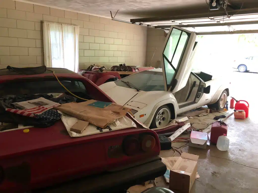 Student-finds-rare-Lamborghini-Countach-and-Ferrari-308-in-grandmas-garage