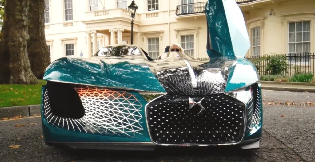 Supercar Blondie nearly dropped her jaw checking out an asymmetrical car with a floating passenger seat