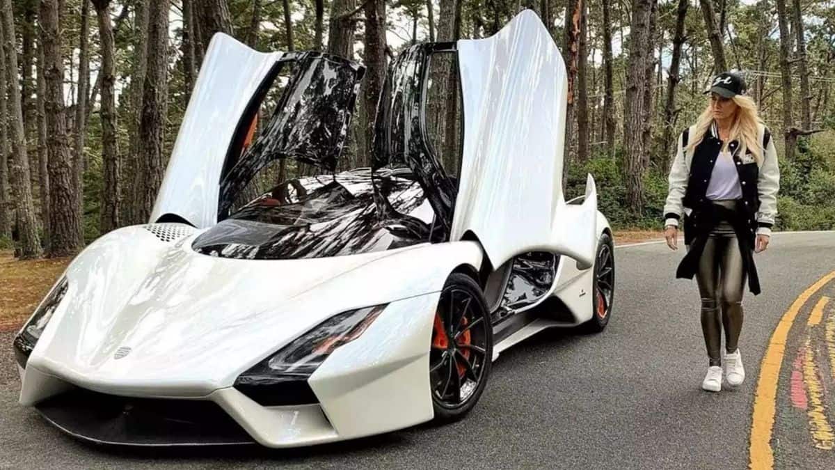 Supercar Blondie with the SSC Tuatara - the world's fastest car.