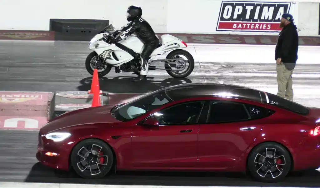 Superbike vs EV car drag race